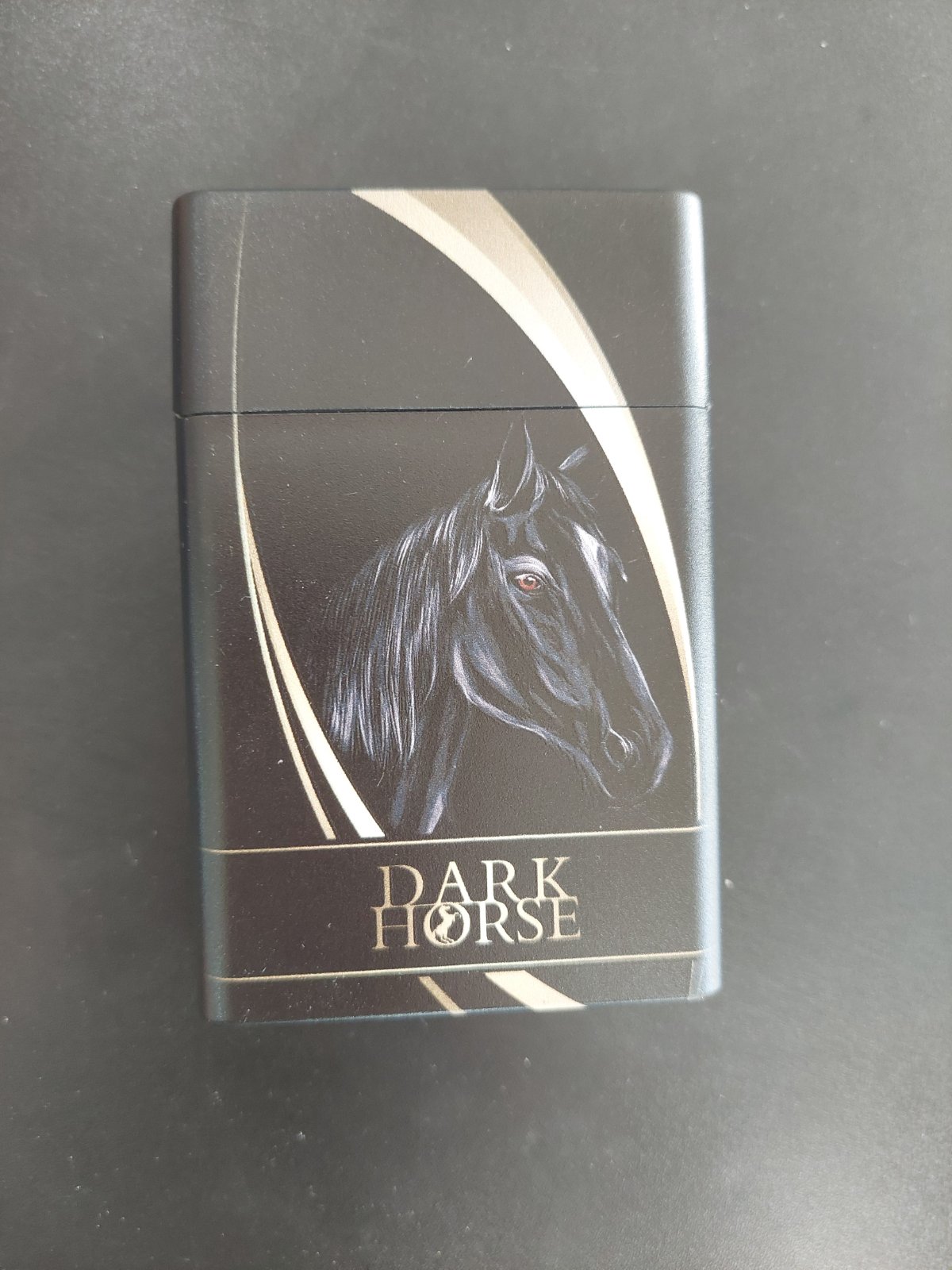 Tabakera Dark Horse 1